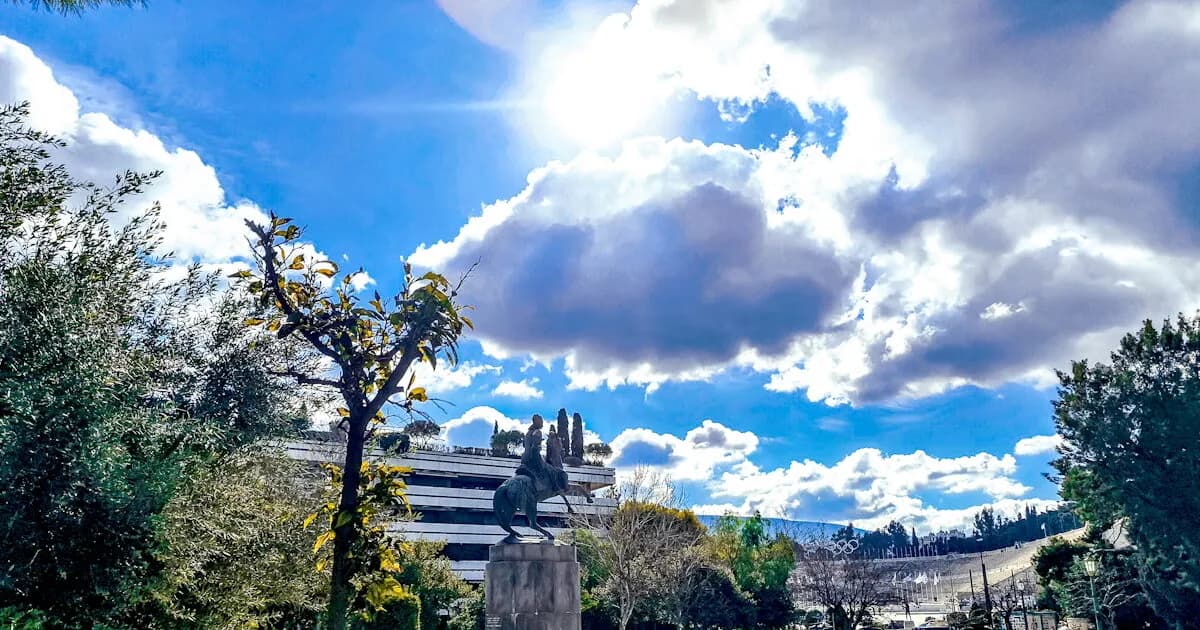 Ο καιρός σήμερα: Λιακάδα με τοπικές βροχές στα ορεινά