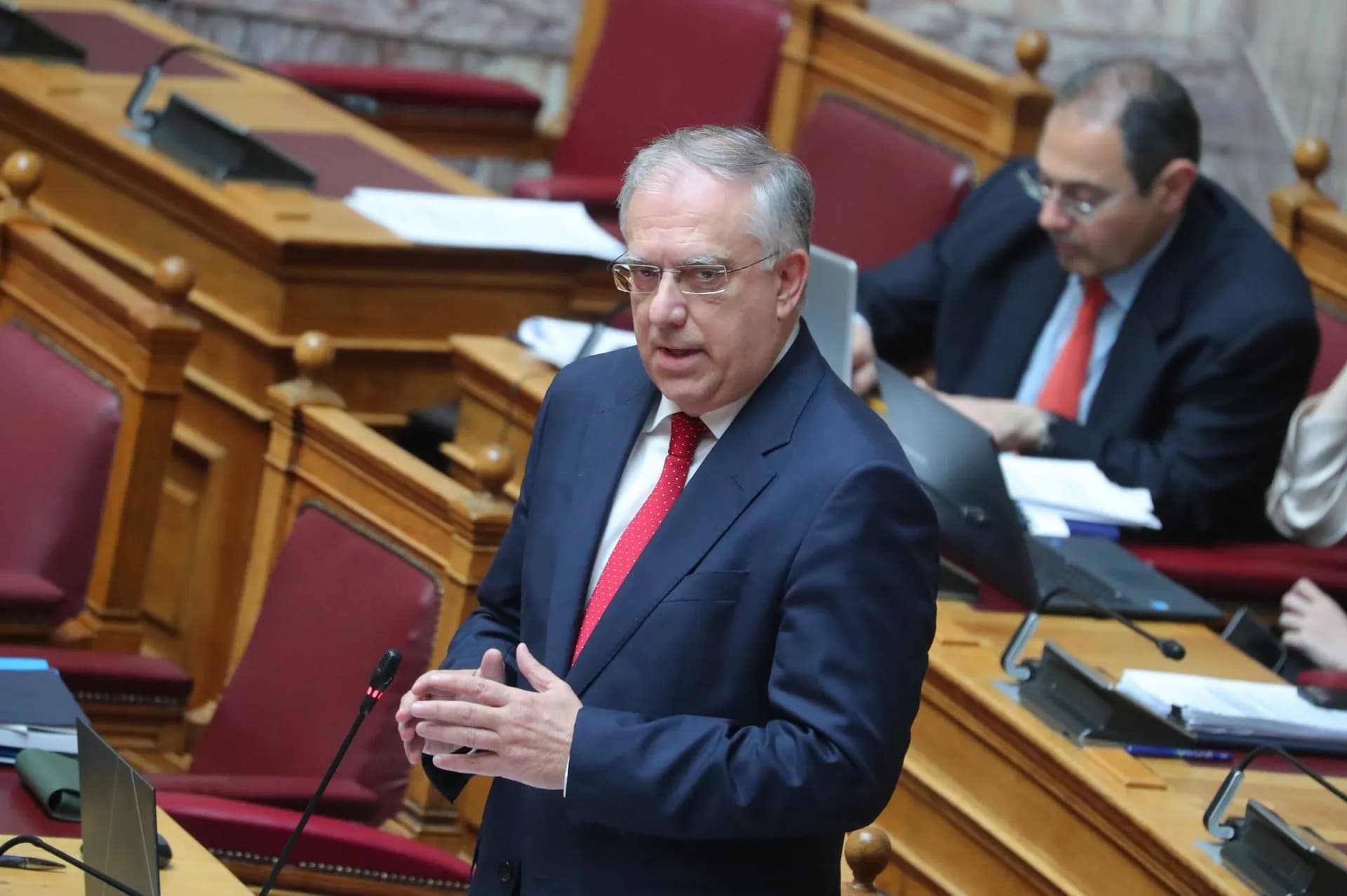Ο Θεοδωρικάκος καταθέτει νέο νόμο για ξένες επενδύσεις