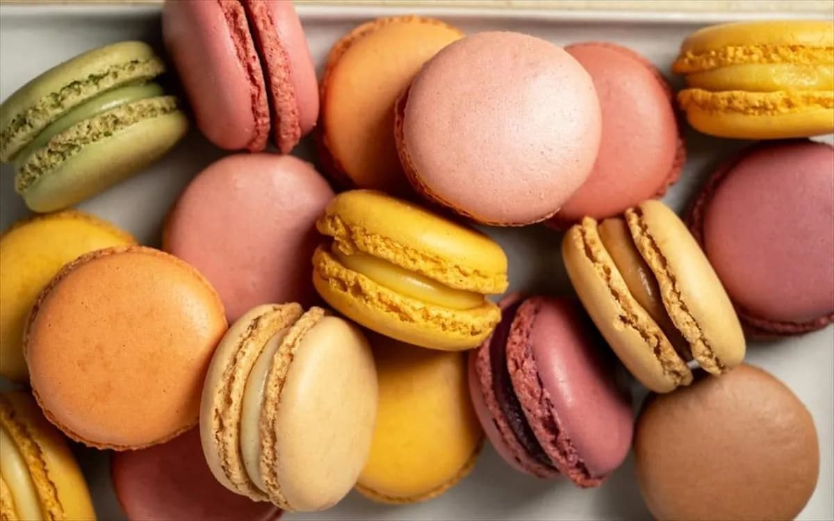 Το macaron: Η ιστορία πίσω από το δυσκολότερο γλυκό