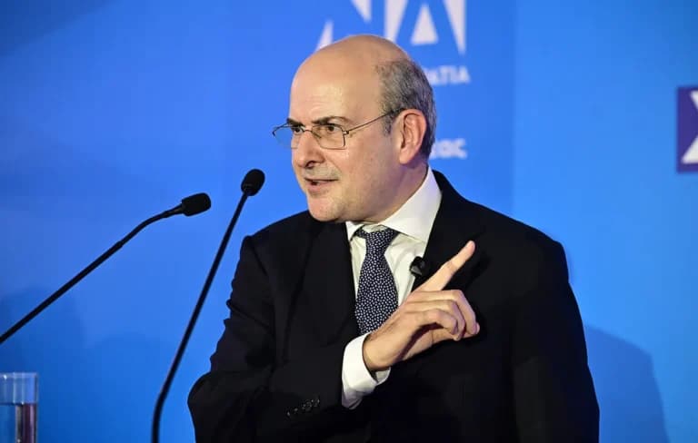 Ο Χατζηδάκης παρουσιάζει τα μέτρα κατά της ακρίβειας