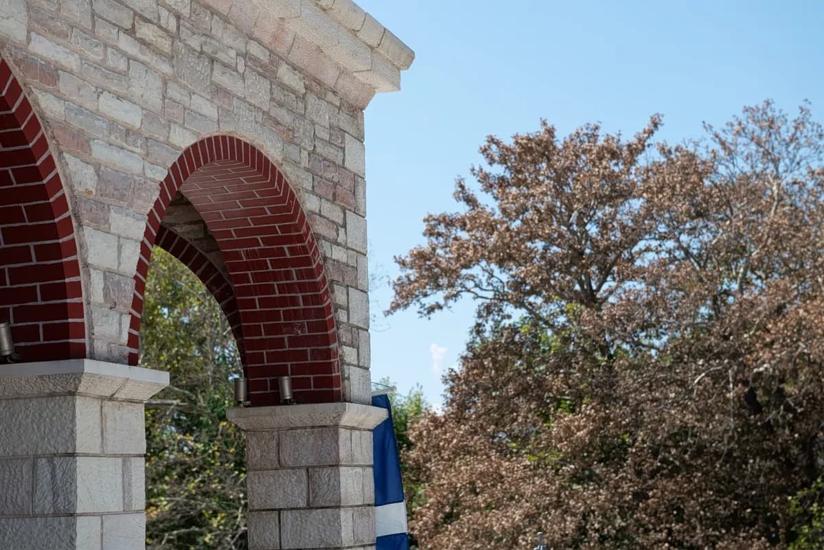 Ο Καζάνας ύψωσε την ελληνική σημαία στην Προσοτσάνη