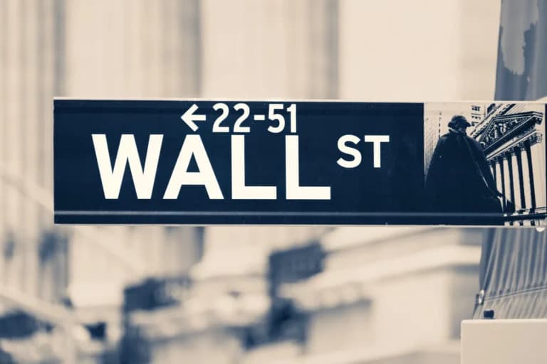 Το Nasdaq σκαρφάλωσε σε ιστορικό υψηλό λόγω Τεχνητής Νοημοσύνης