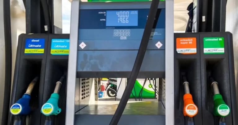 Οι τιμές καυσίμων εκτοξεύονται με το πετρέλαιο στα 100 δολάρια