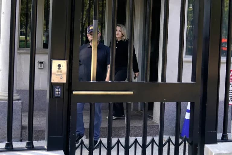 Ο Τραμπ ανακοινώνει απαγόρευση εισόδου σε CNN και MS NOW