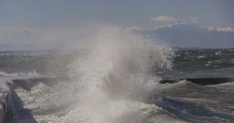 Η πτώση της θερμοκρασίας φέρνει ισχυρούς ανέμους στην Ελλάδα