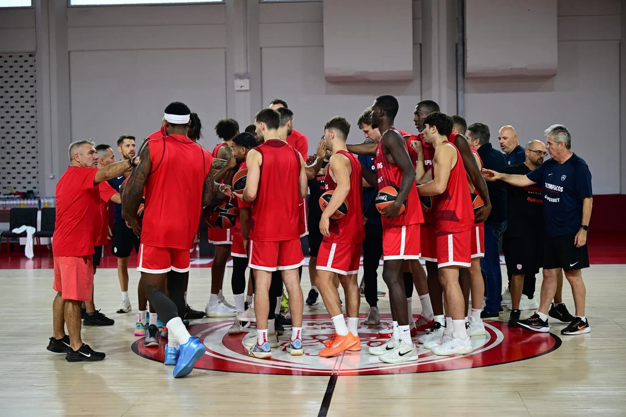 Ο Ολυμπιακός κόντρα στη Φενέρμπαχτσε στην Κρήτη