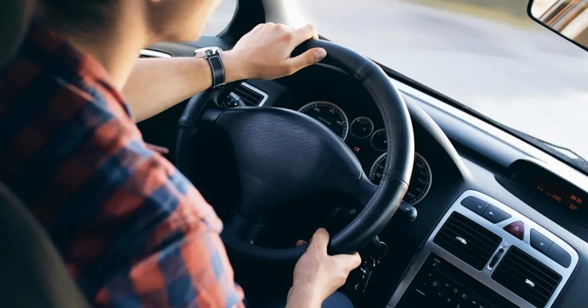 Η βιντεοσκόπηση στο τιμόνι απειλεί την οδική ασφάλεια