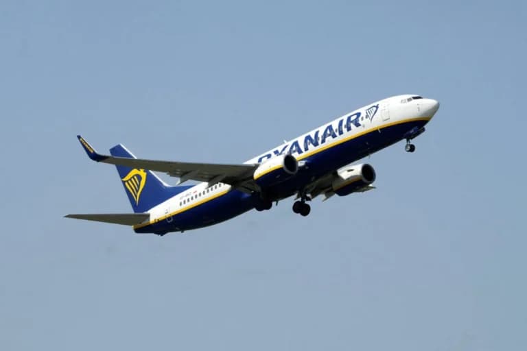 Η Ryanair μειώνει πτήσεις λόγω ακριβών καυσίμων αεροσκαφών