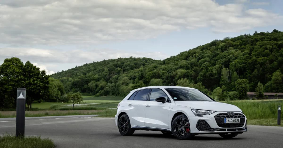 Η Audi ανανεώνει το A3 με νέα ψηφιακή καμπίνα και οθόνες