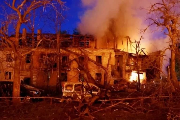 Ισχυρές εκρήξεις στο Κίεβο από ρωσική βαλλιστική επίθεση