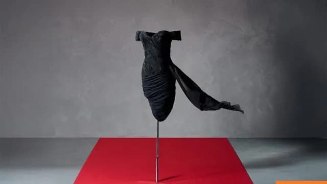 Το Revenge Dress της Νταϊάνα ξεκινά ταξίδι πριν τη δημοπρασία