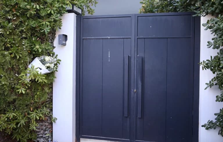 Η έρευνα στο σπίτι του Μαζωνάκη για τον θάνατό του