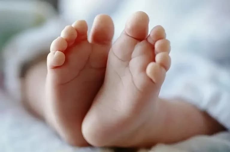 Η 18χρονη μητέρα ομολόγησε κακοποίηση βρέφους στα Χανιά
