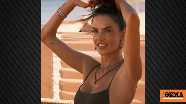 Η Αλεσάντρα Αμπρόσιο αποχαιρετά το καλοκαίρι στο Σεν Τροπέ