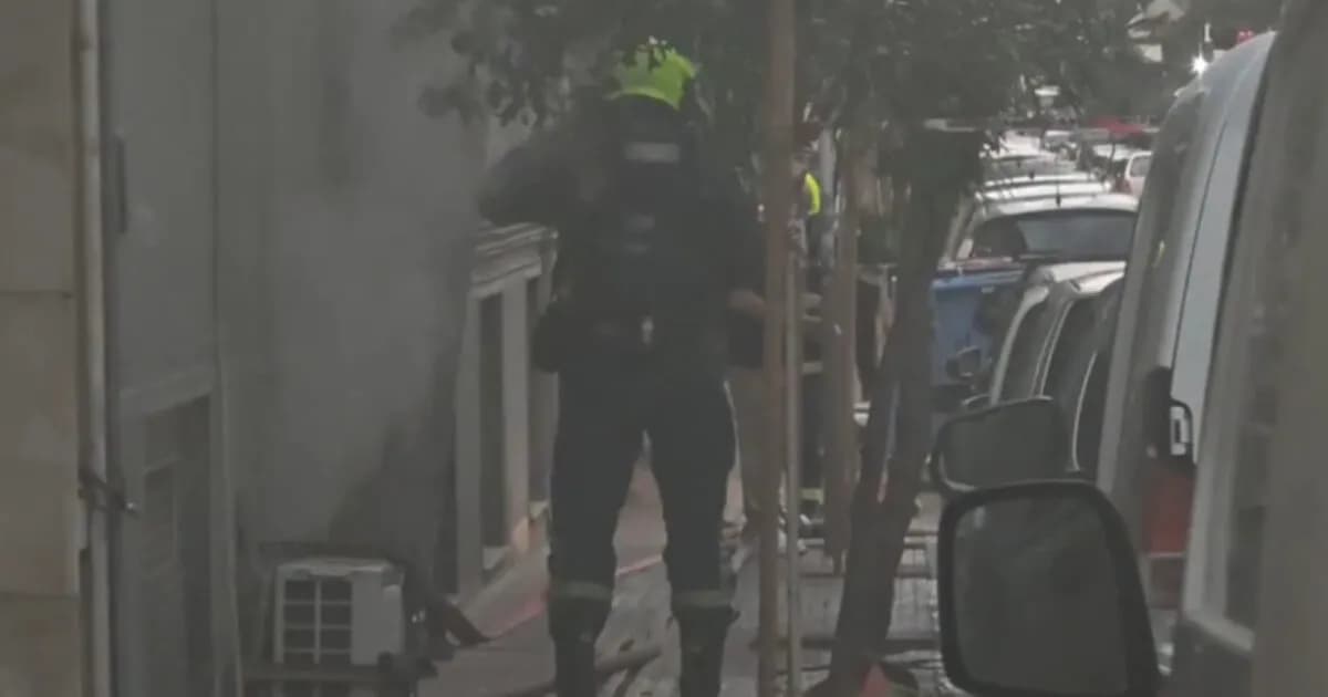 Η φωτιά στο Παγκράτι: Ισχυρή έκρηξη πριν τις φλόγες