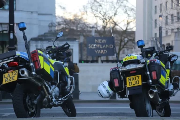 Σάλος στη Σκότλαντ Γιαρντ για πάρτι σεξ στη Βουδαπέστη