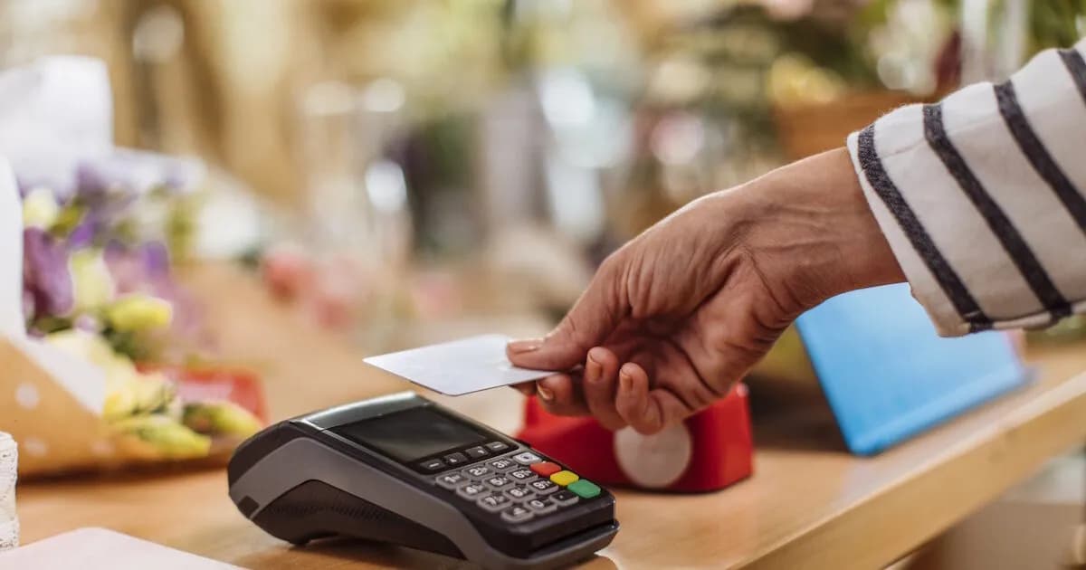 Οι εκπτώσεις ηλεκτρονικών πληρωμών στο μικροσκόπιο