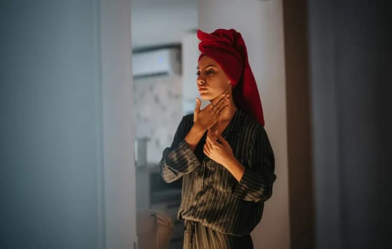 Τα 5 Προϊόντα Περιποίησης που Θέλει το Κομοδίνο σας