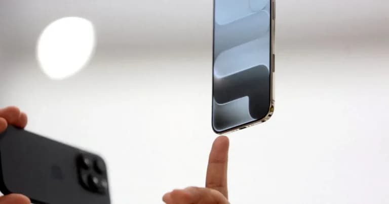 Η Apple αποκαλύπτει σήμερα το πρώτο αναδιπλούμενο iPhone