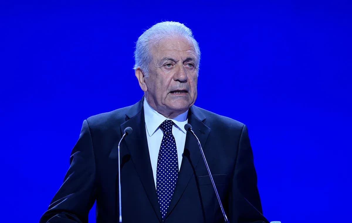 Ο Αβραμόπουλος: Ανακλήθηκε το ένταλμα για το Qatargate