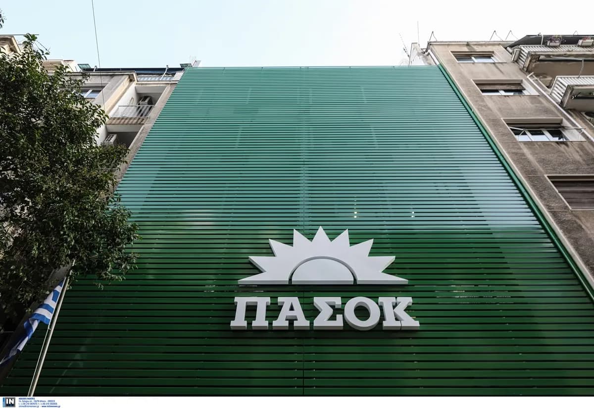 Το ΠΑΣΟΚ κατηγορεί τη Βούλτεψη για τα κενά στα σχολεία