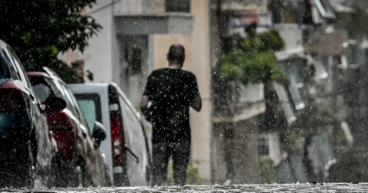 Ο καιρός αλλάζει: Βροχές και καταιγίδες σήμερα Τρίτη