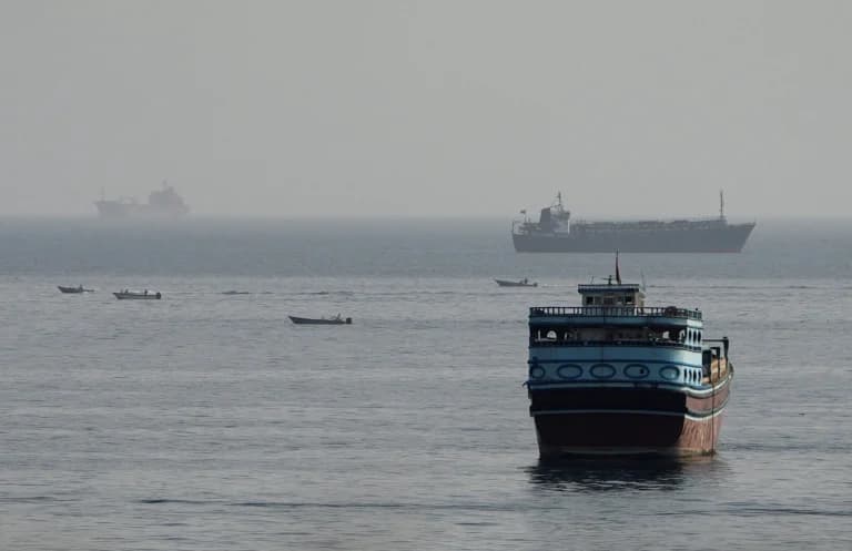 Το Ιράν πλήττει δεξαμενόπλοιο στα Στενά του Ορμούζ
