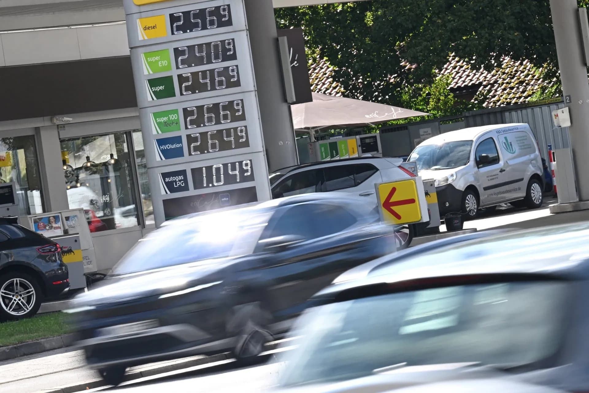 Η Γερμανία μειώνει τον φόρο βενζίνης κατά 0,14 ευρώ