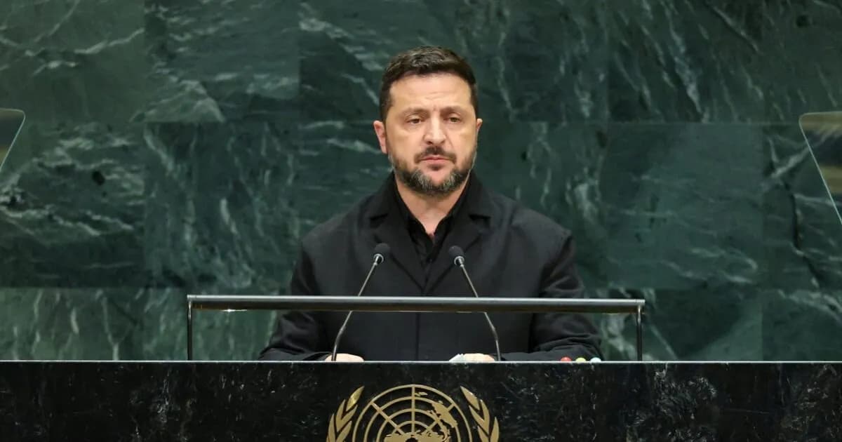 Ο Ζελένσκι καταγγέλλει την «παραφροσύνη» του Πούτιν