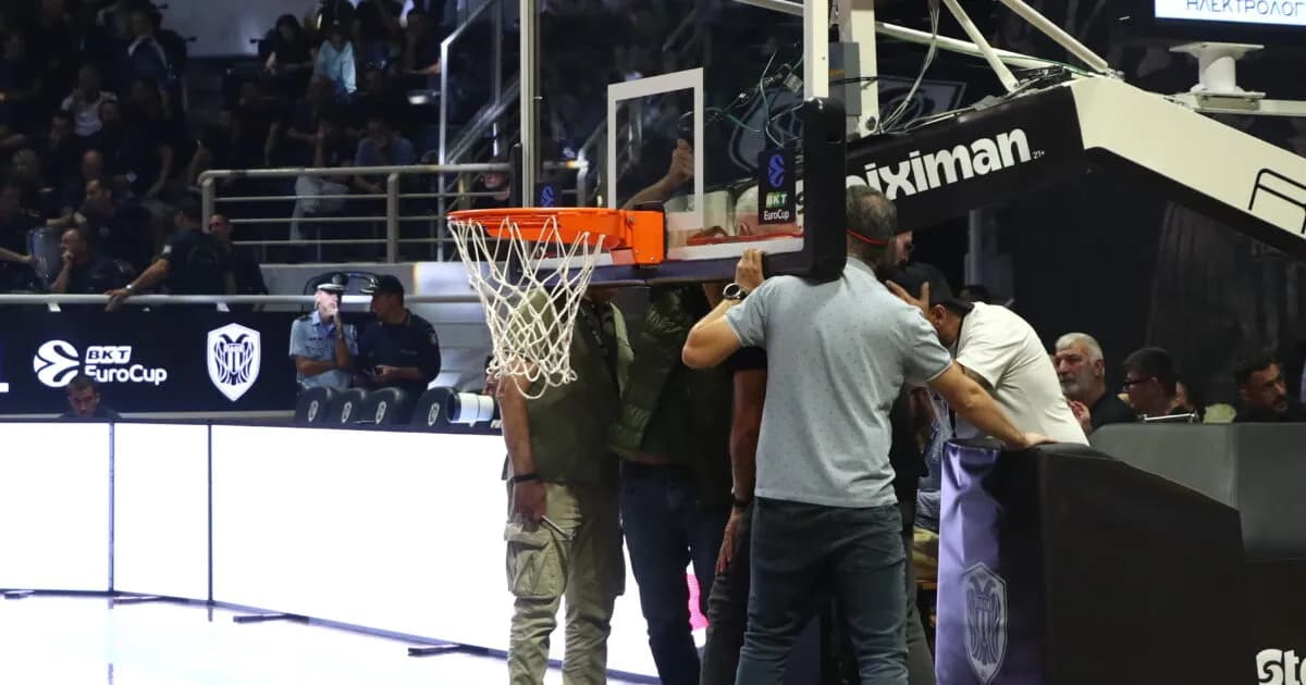Ο ΠΑΟΚ: Διακοπή στο ματς με τη Μανρέσα λόγω μπασκέτας