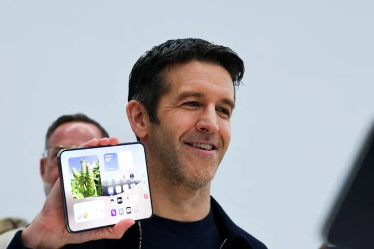 Ο Τζον Τέρνους ανασχηματίζει την Apple ως νέος CEO