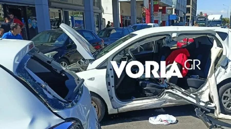 Θεσσαλονίκη: Τροχαίο-σοκ στη Μοναστηρίου, τρία αυτοκίνητα και μηχανάκι