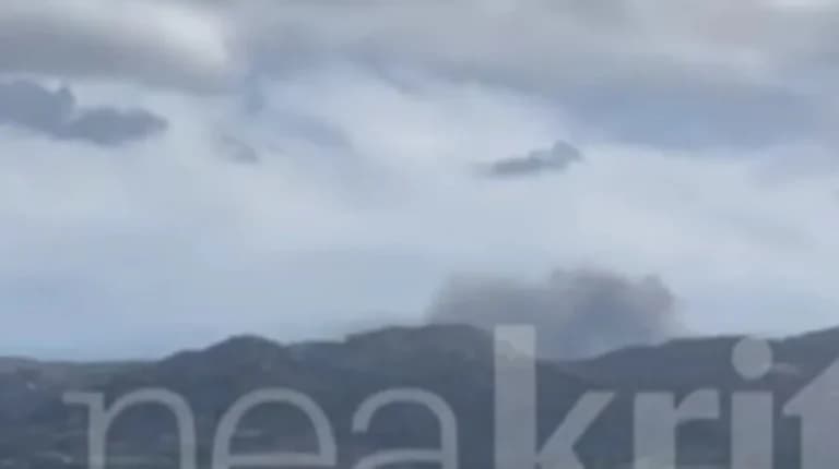 Πυρκαγιά στον Χώνο Λασιθίου: Δύσκολη μάχη με τον άνεμο