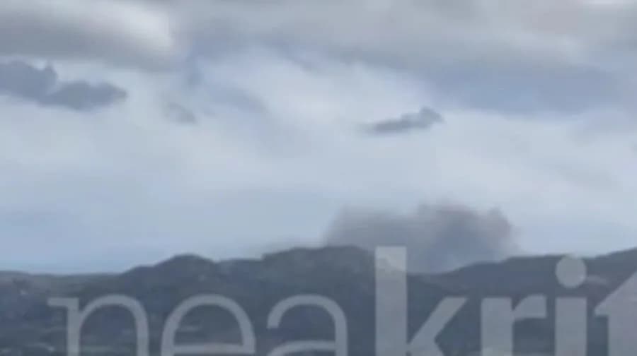 Πυρκαγιά στον Χώνο Λασιθίου: Δύσκολη μάχη με τον άνεμο