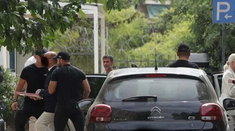 Προσωρινή κράτηση για τους γιατρούς του Μαζωνάκη