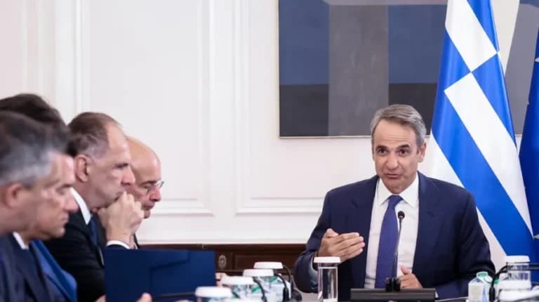 Ο Μητσοτάκης παρατείνει diesel, «τραβά τα αυτιά» σε υπουργούς