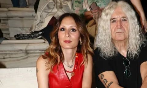Ο Νίκος Καρβέλας έκλεισε τα 75: Το τρυφερό μήνυμα της Φερεντίνου