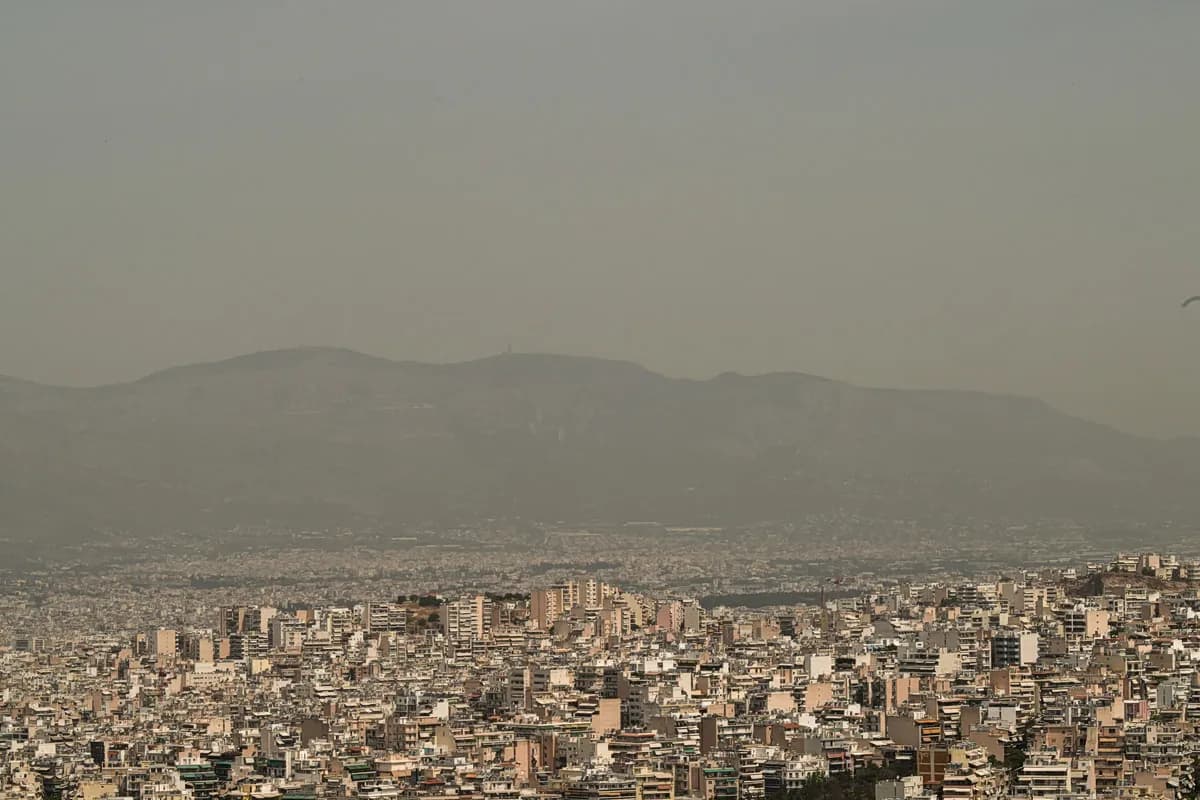 Ο καιρός σήμερα: Ήλιος, σκόνη και τοπικές καταιγίδες