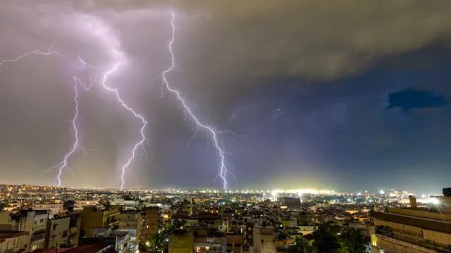 Νέα Καταιγίδα Έπληξε τη Θεσσαλονίκη για Δεύτερο Βράδυ