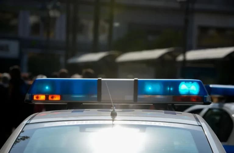 Δύο εμπρηστικές επιθέσεις με εκρήξεις στο κέντρο της Αθήνας