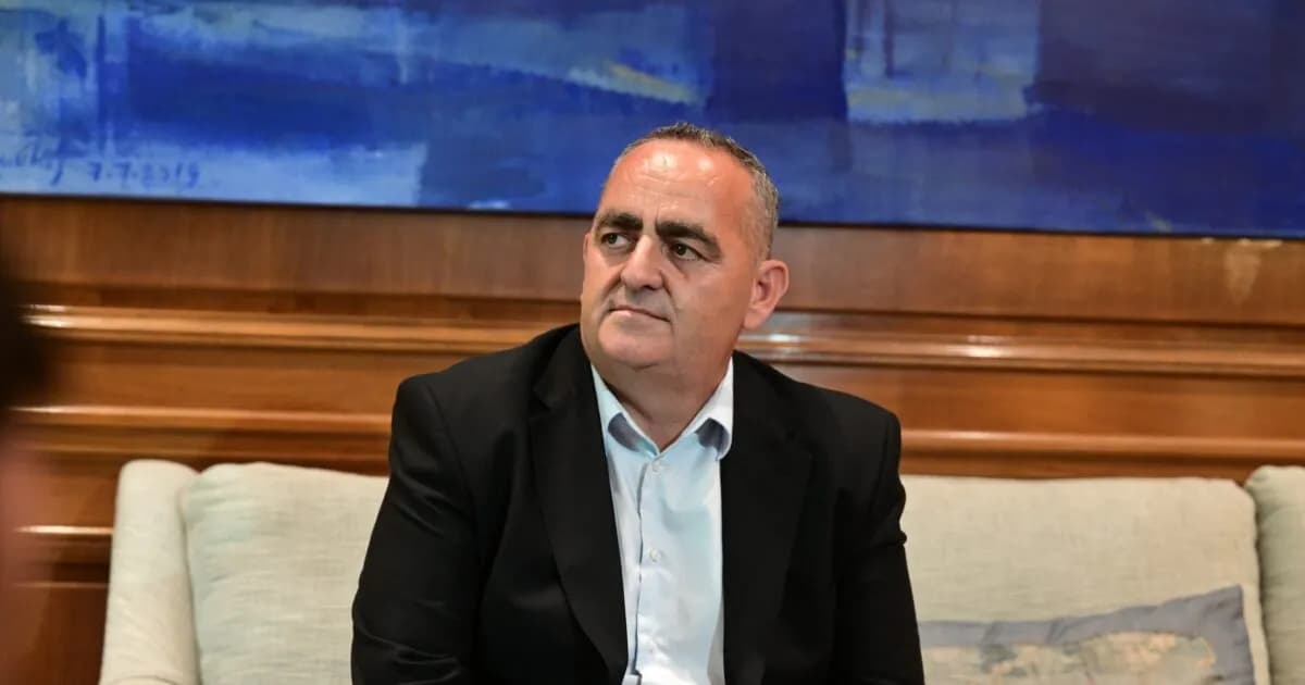 Το ΠΑΣΟΚ επιτίθεται στον Μπελέρη για τον Κασιδιάρη