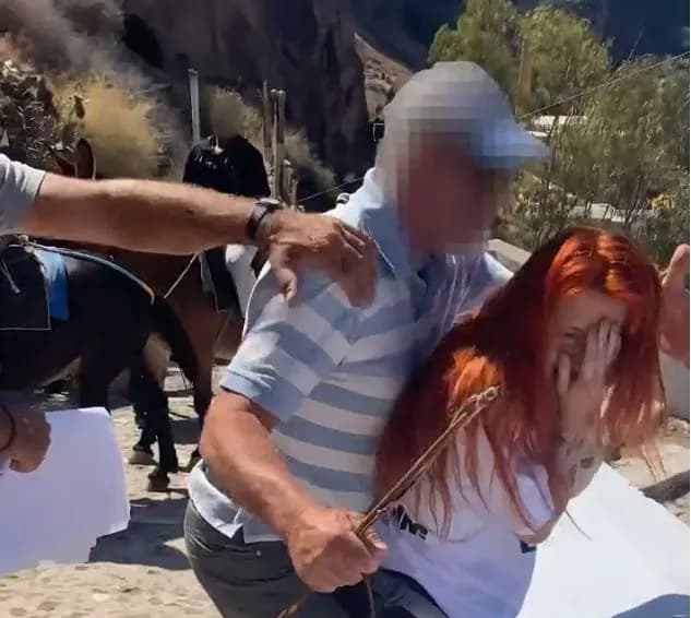 Η PETA καταγγέλλει επίθεση σε ακτιβίστριες στη Σαντορίνη
