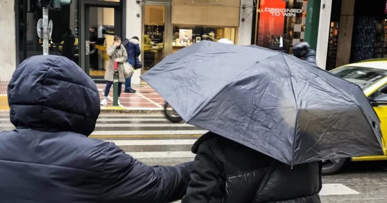 Ο καιρός σήμερα: Ισχυροί άνεμοι και βροχές στο Αιγαίο