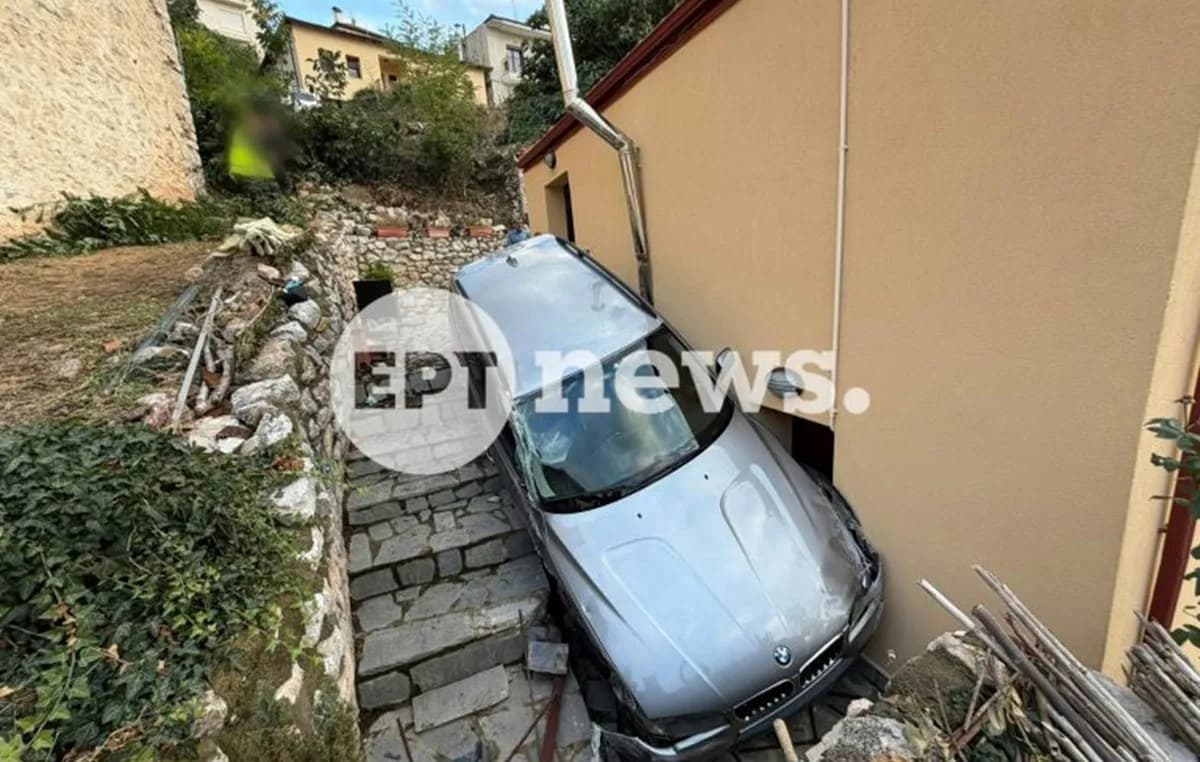 Τροχαίο στην Καστοριά: Αυτοκίνητο «προσγειώθηκε» σε αυλή