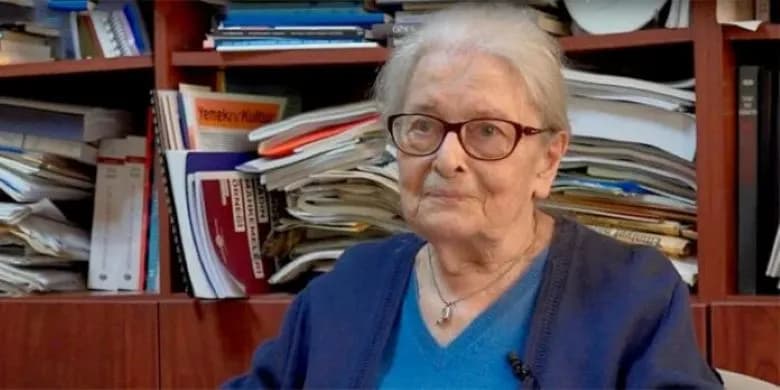 Πέθανε η Ιωάννα Κουτσουράδη, κορυφαία Ελληνίδα φιλόσοφος