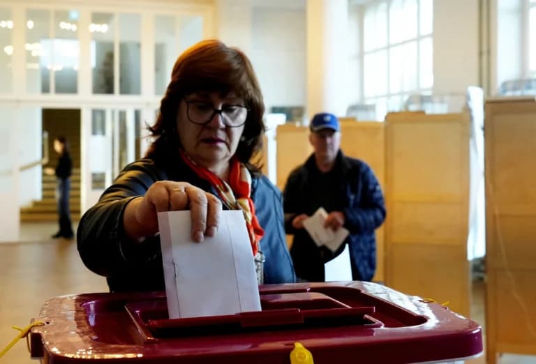 Κρίσιμες εκλογές στη Λετονία υπό τη σκιά της Ρωσίας