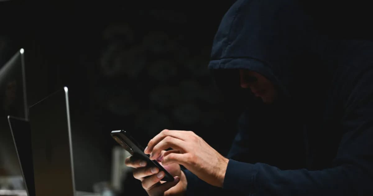 Σύλληψη δύο αδελφών για πλατφόρμα γυμνών φωτογραφιών στη Γαλλία