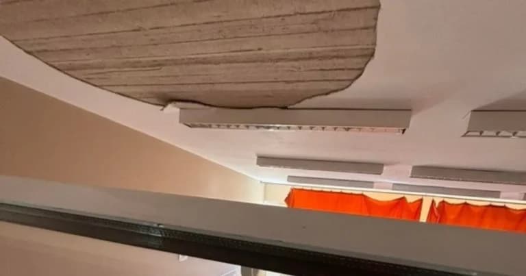 Πτώση σοβά σε σχολείο της Λαμίας: 4 μαθητές στο νοσοκομείο