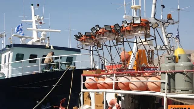Αλιείς αναστέλλουν τις κινητοποιήσεις μετά τη δέσμευση Μητσοτάκη