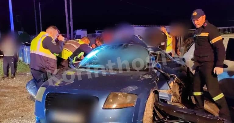 Τροχαίο-σοκ στην Κόρινθο: Δύο εγκλωβισμένοι σε όχημα